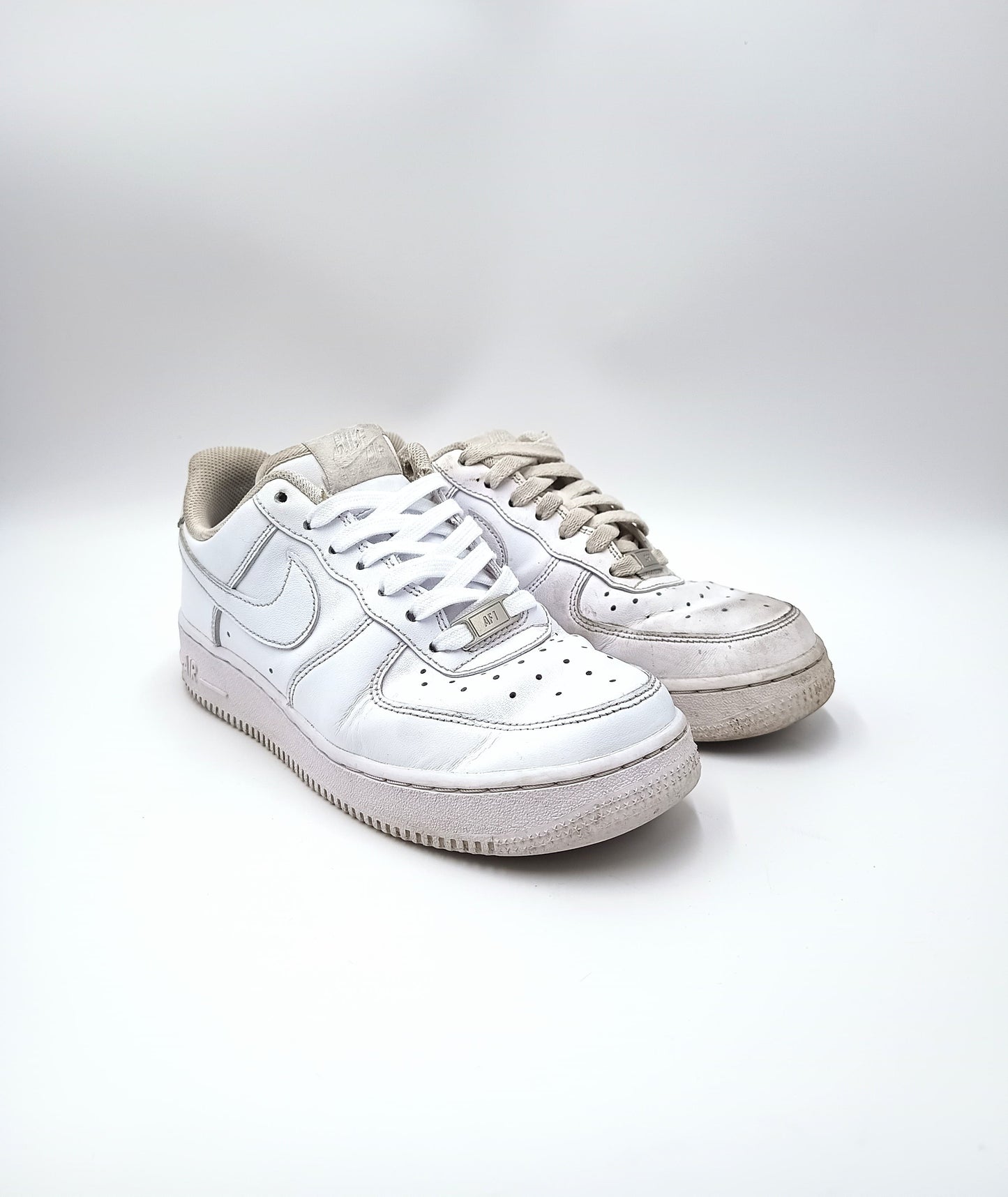 NIKE AIR FORCE white - Kit studiato per la cura e manutenzione