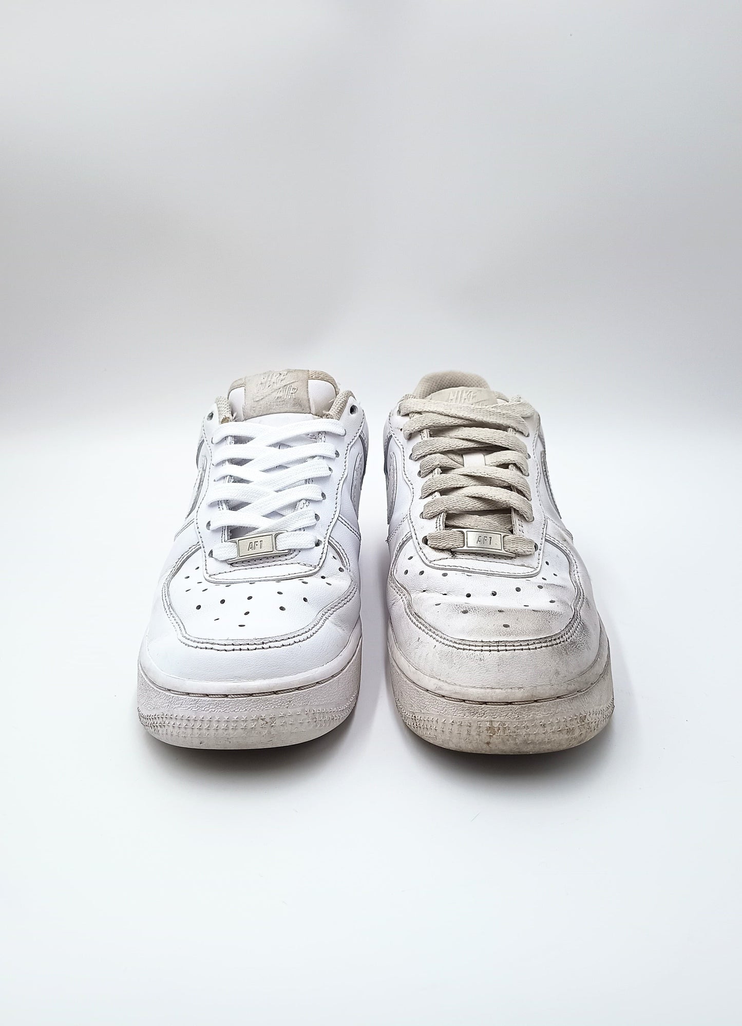 NIKE AIR FORCE white - Kit studiato per la cura e manutenzione